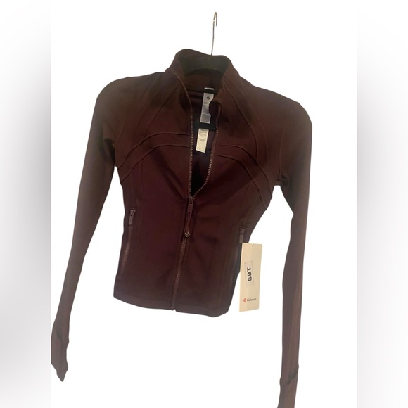 NWT Lululemon define cropped jacket nulu BLACK PLUM Size 0